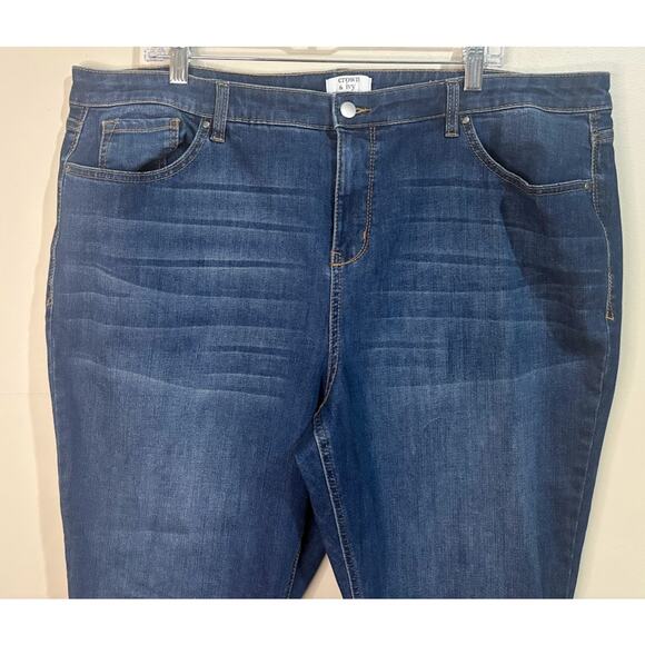 Crown & Ivy Crop Jeans with Embroidered and Pom Pom Hem Plus Size 22W - Picture 3 of 8